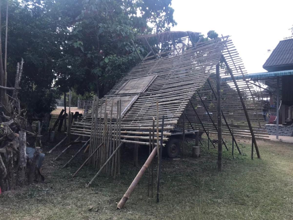 Amando_Tent Hotell Phayao Exteriör bild