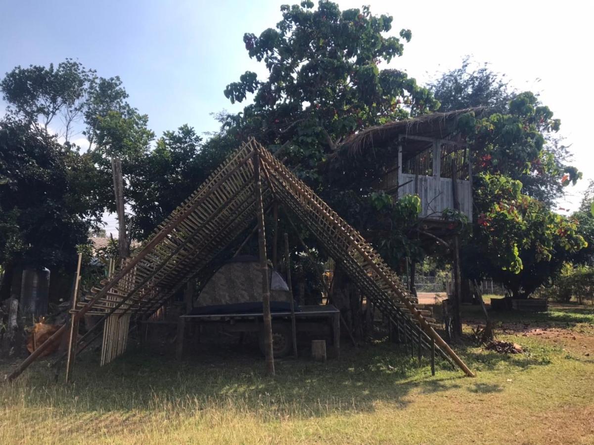 Amando_Tent Hotell Phayao Exteriör bild