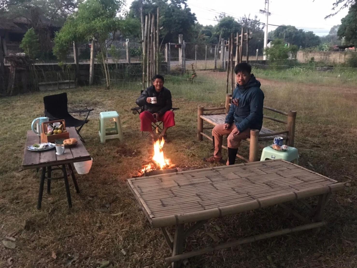 Amando_Tent Hotell Phayao Exteriör bild