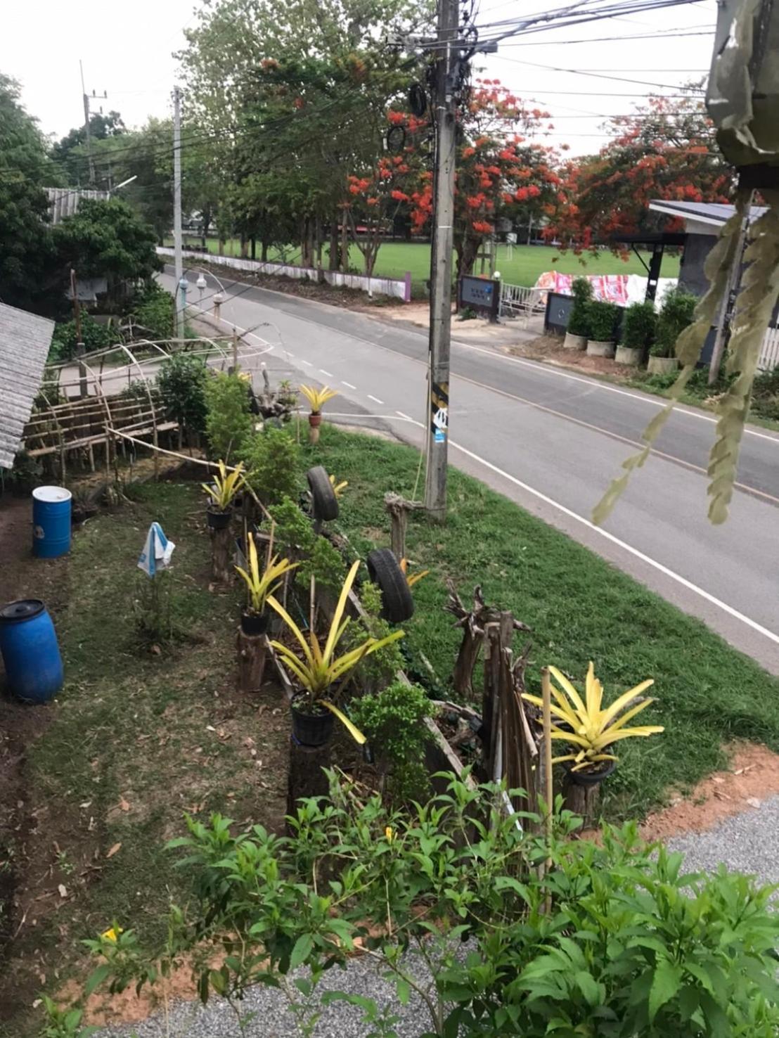 Amando_Tent Hotell Phayao Exteriör bild